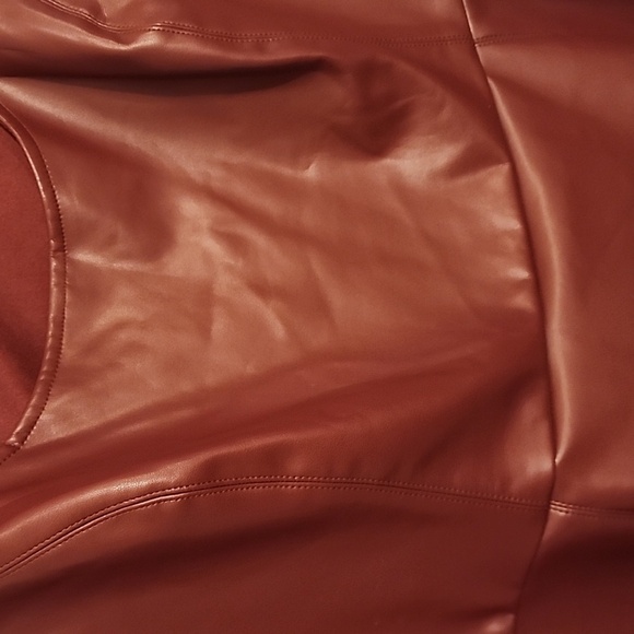 Torrid Zinfandel Faux Leather Peplum Top 3 3x 22/24 - Picture 5 of 7